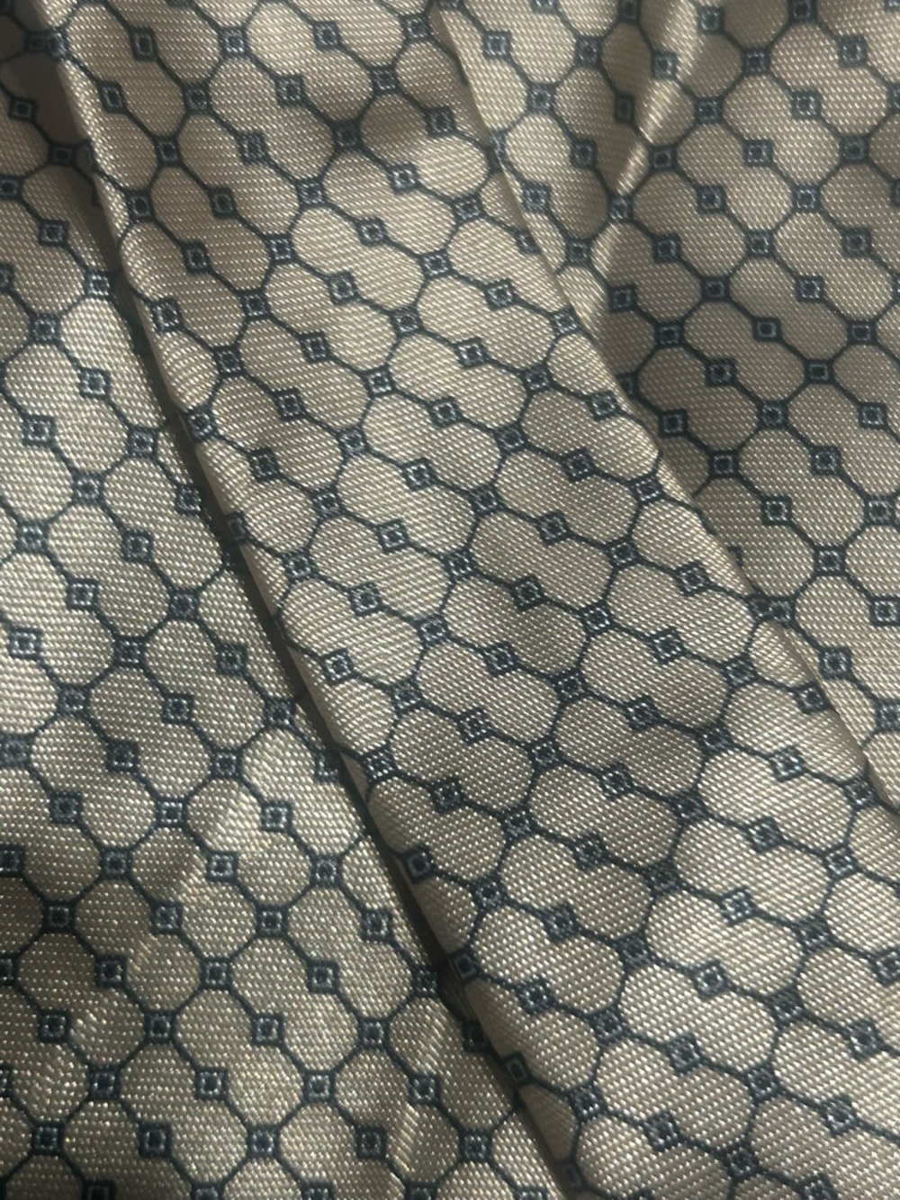 Silk Patterned Tie in Beige and Navy